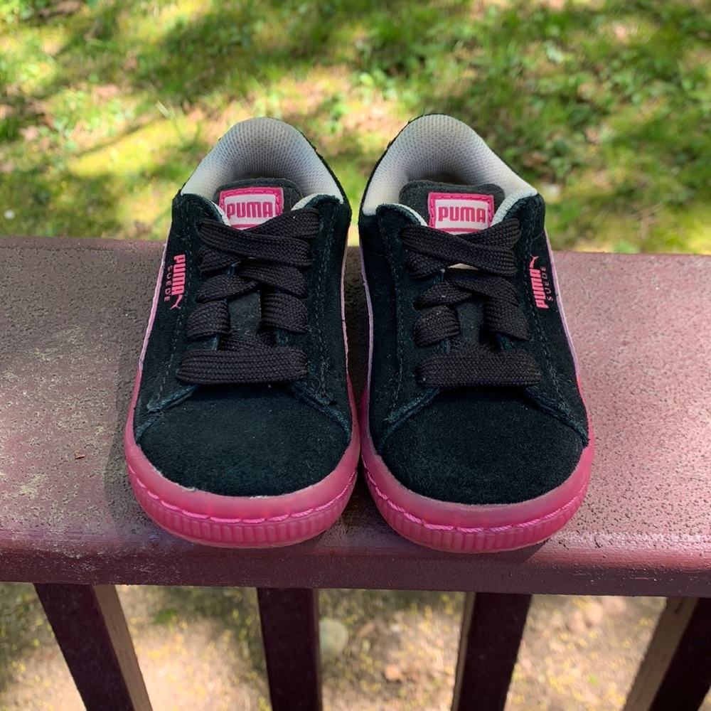 Pink and Black Suede Toddler Puma Sneakers (kinder-fit)